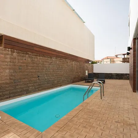 Modern 2br House - Private Pool - Parking San Bartolomé