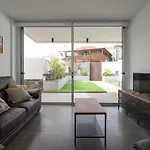 Modern 2br House - Private Pool - Parking *