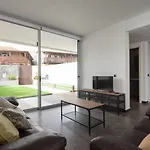 Modern 2br House - Private Pool - Parking Βίλα