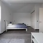 Modern 2br House - Private Pool - Parking *