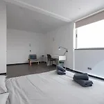 Modern 2br House - Private Pool - Parking Βίλα *