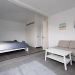 Modern 2br House - Private Pool - Parking *