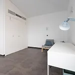 Modern 2br House - Private Pool - Parking