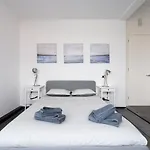Modern 2br House - Private Pool - Parking Βίλα