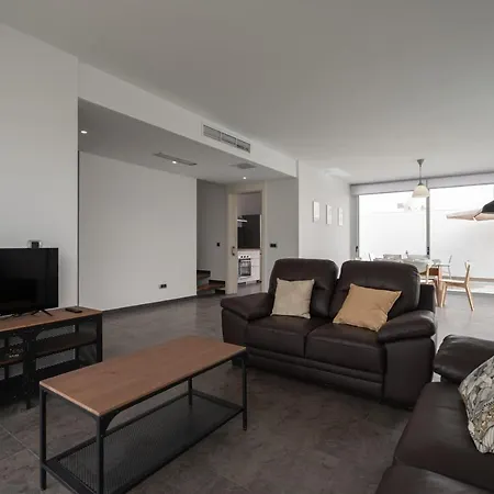 Modern 2br House - Private Pool - Parking ヴィラ *