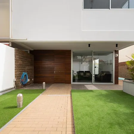 Modern 2br House - Private Pool - Parking Βίλα