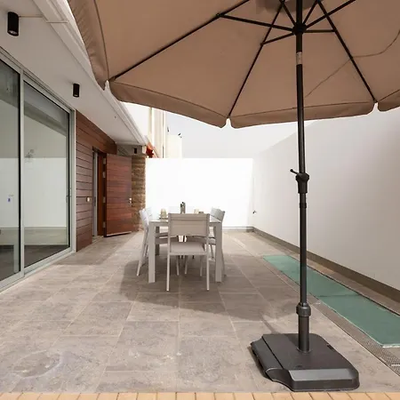 Villa Modern 2br House - Private Pool - Parking
