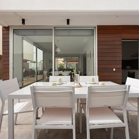 Modern 2br House - Private Pool - Parking
