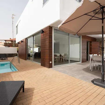 Modern 2br House - Private Pool - Parking