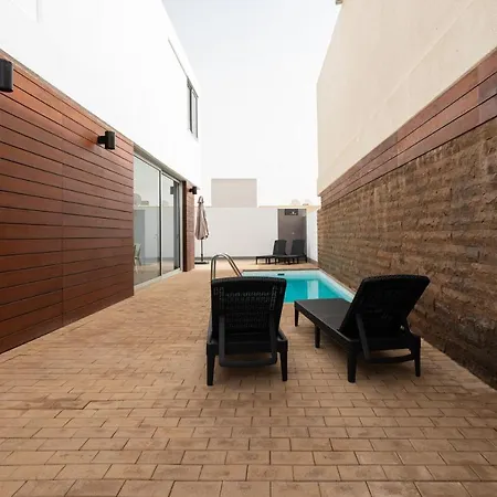 Modern 2br House - Private Pool - Parking ヴィラ