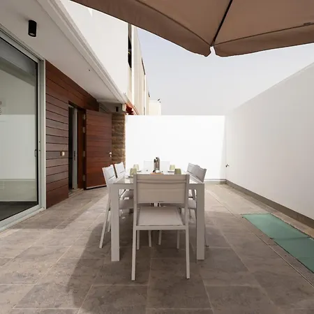 Modern 2br House - Private Pool - Parking ヴィラ *