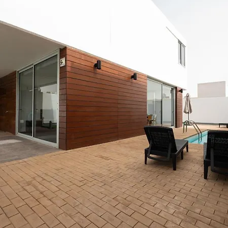Modern 2br House - Private Pool - Parking San Bartolomé