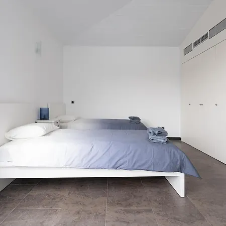 Modern 2br House - Private Pool - Parking