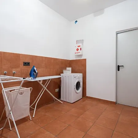 Modern 2br House - Private Pool - Parking ヴィラ *