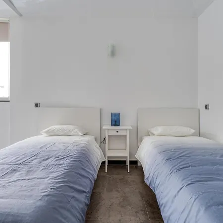 Modern 2br House - Private Pool - Parking San Bartolomé