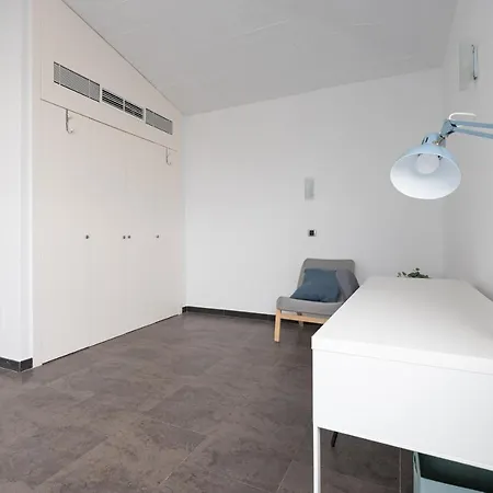 Modern 2br House - Private Pool - Parking