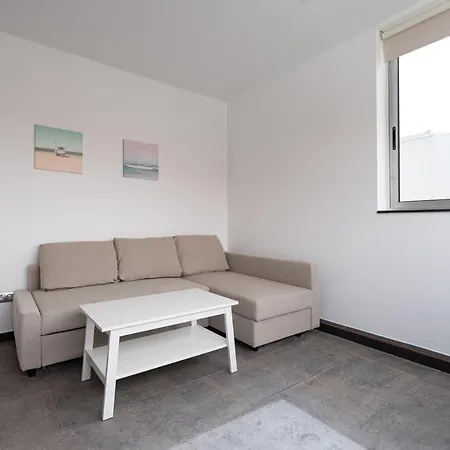 Modern 2br House - Private Pool - Parking